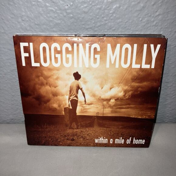 Cd Used Flogging Molly Within a Mile of Home 2004 Gatefold Ecopak Album Booklet - Picture 1 of 5